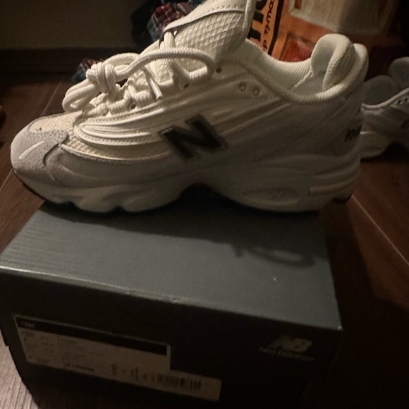 New Balance Cream and Gray Athletic Shoes - Picture 9 of 10
